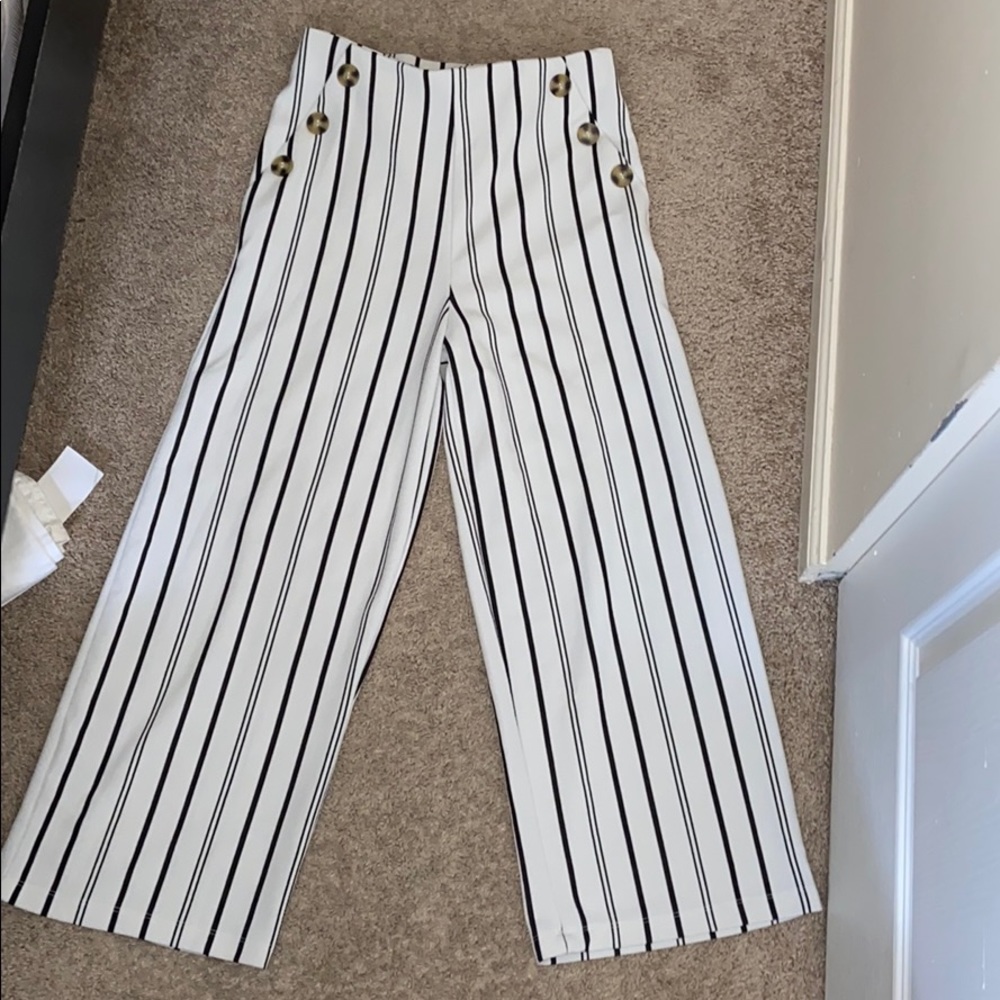 Cute dress pants! Perfect for summer parties!
